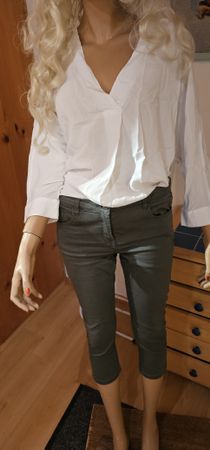 Sommer Set: Khaki Hosen in 3/4 Länge und weisse Bluse