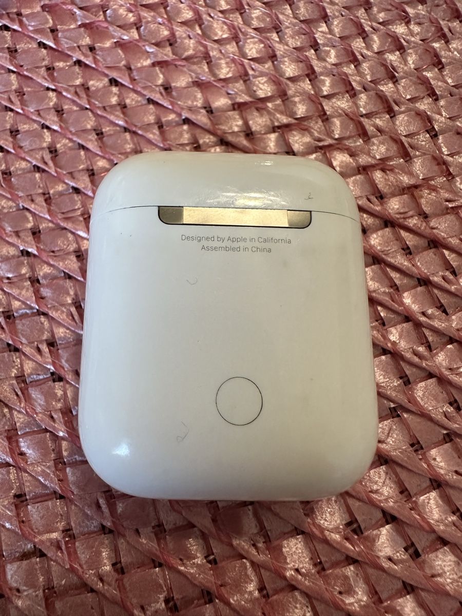 Caricabatterie: Ladecase für AirPods 2 – Usato da Fällanden venduto da Grend22