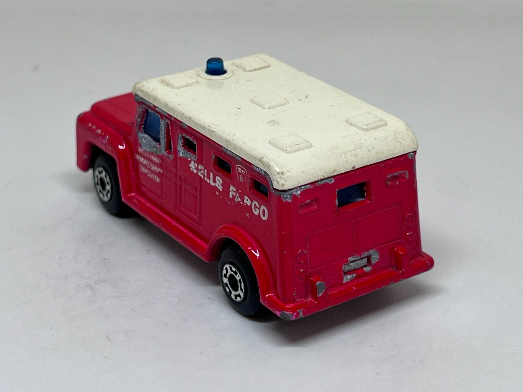 Matchbox Modellini d'auto: Matchbox Armored Truck #77 – Usato da Wildegg venduto da LaaBoutique 2
