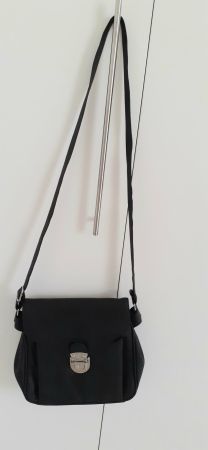 Schwarze Umhängetasche - viele Taschen - Riemen verstellbar