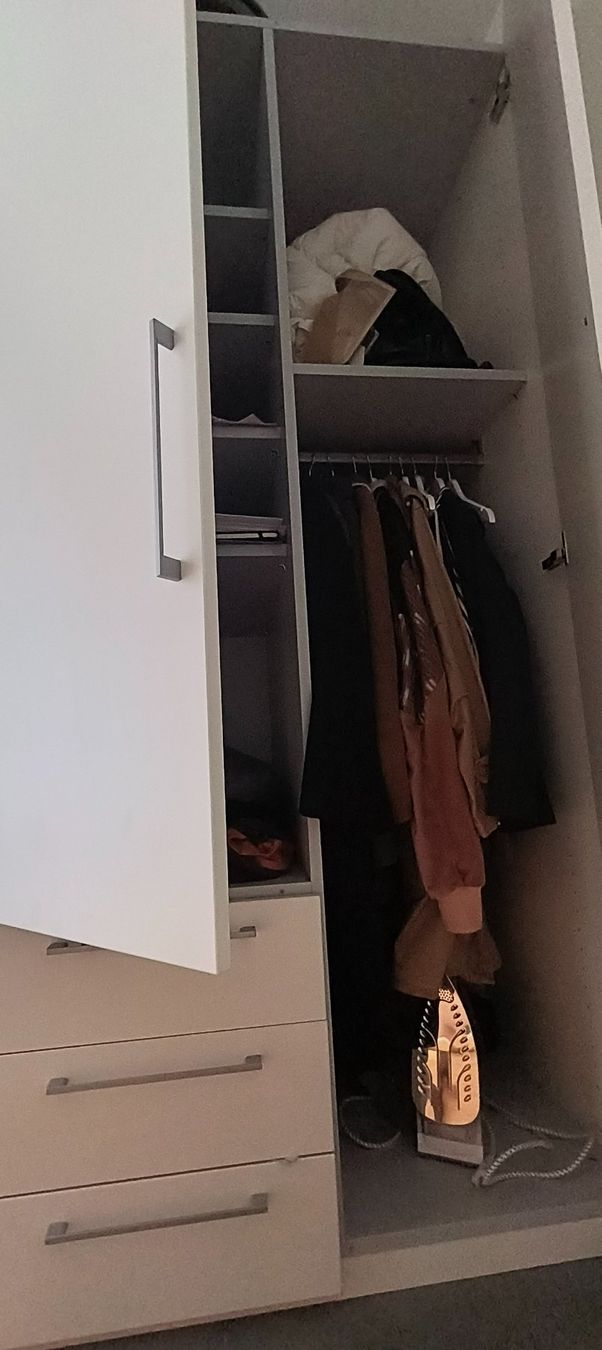 Livique Schränke: Kleiderschrank Window – Gebraucht aus Thun von SophHe 1