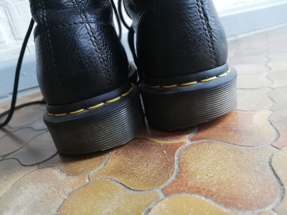AirWair Shoes with soles bouncing, Leder schwarz Kaufen auf Ricardo