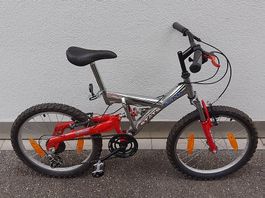 Cooles spezial Kindervelo, neue Pedalen, Bremsen, Schaltung.