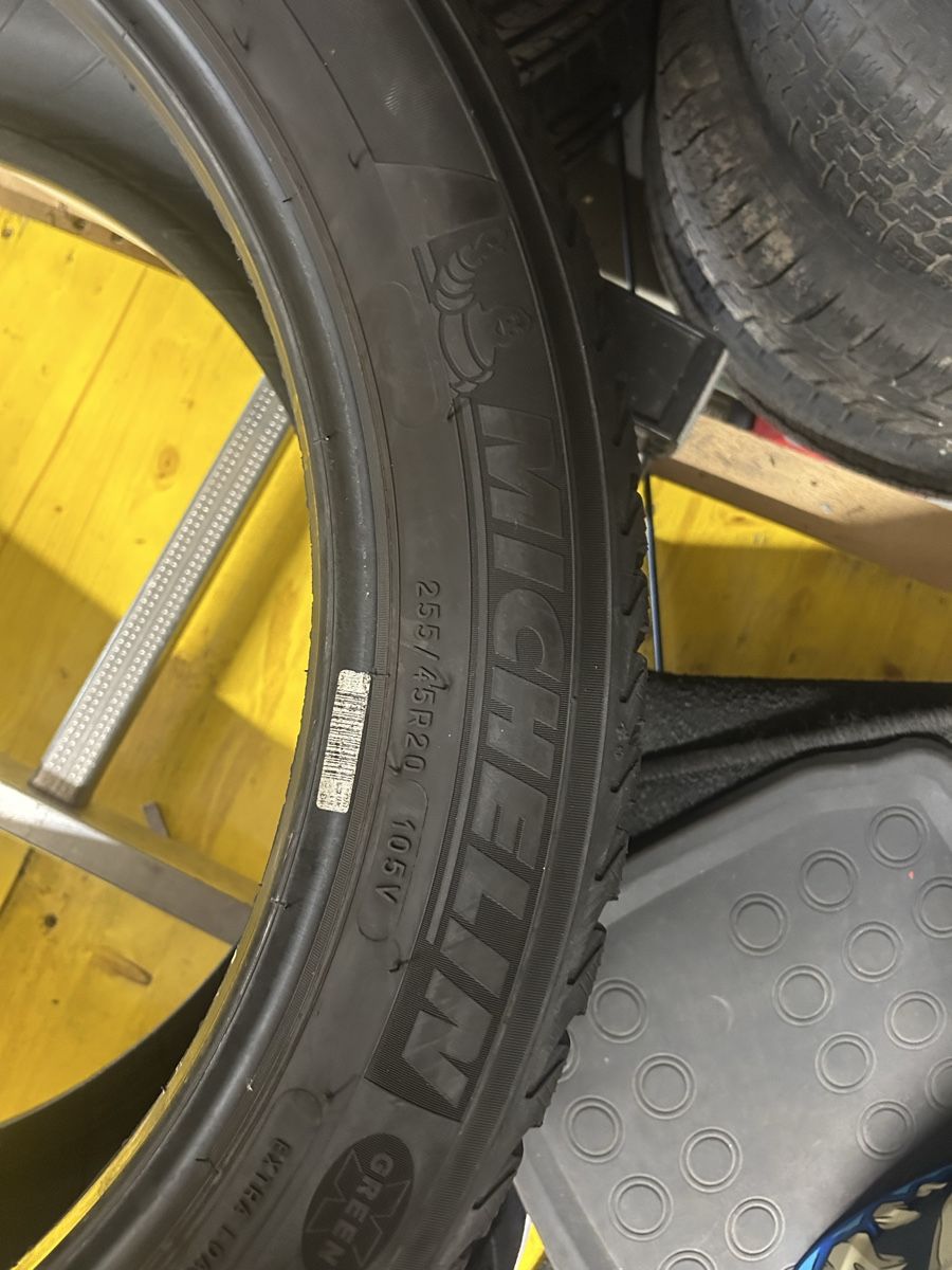 Michelin Pneumatici & Ruote complete: 255/45 R20 Michelin Pneu – Usato da Wallisellen venduto da DCNS 1