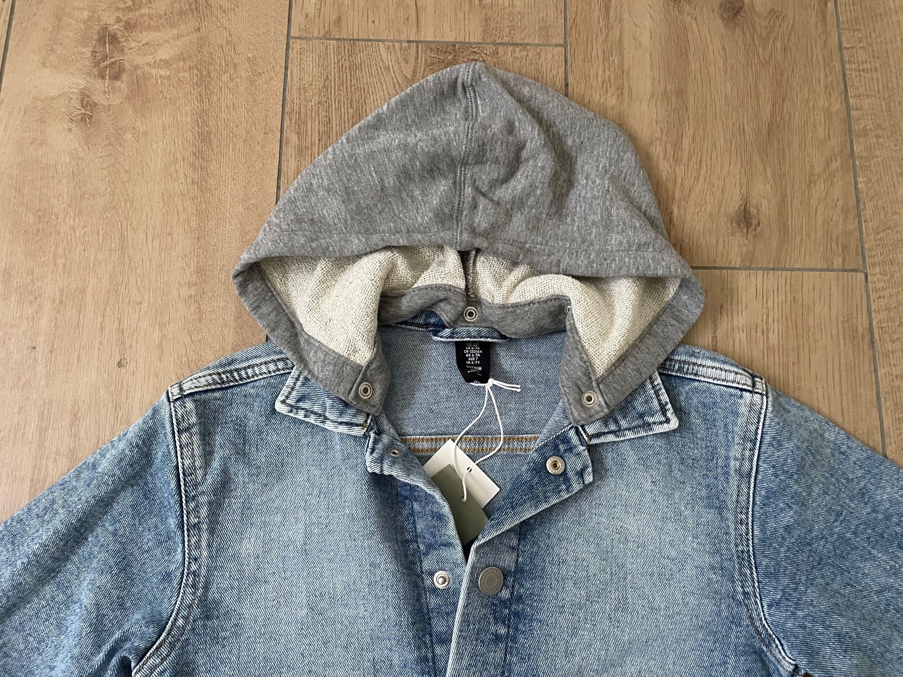 H&M Vestes & Manteaux: Jeansjacke von H&M Gr. 122 NEU – Neuf (Voir description) à Waltenschwil par hansnine 1