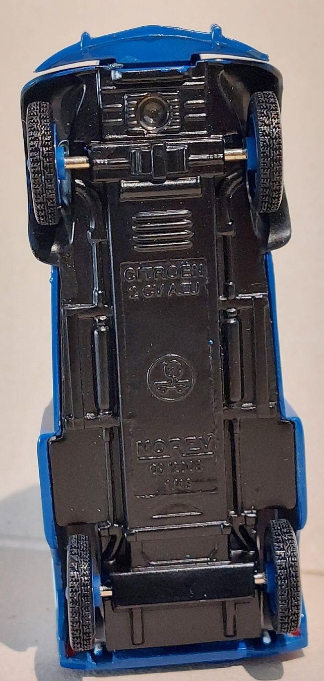 Norev Modellautos: Citroën 2CV  -  AZU - ELF - Norev - 1/43 – Gebraucht aus Delémont von Domdom1 8