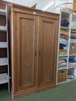 Antiker Kleiderschrank Tannenholz, 2-türig