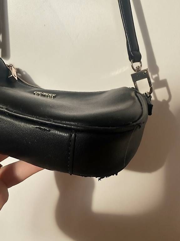 Sacs femmes: Guess Umhäbgetasche Schwarz – D'occasion à Egerkingen par mel_gyl6 2