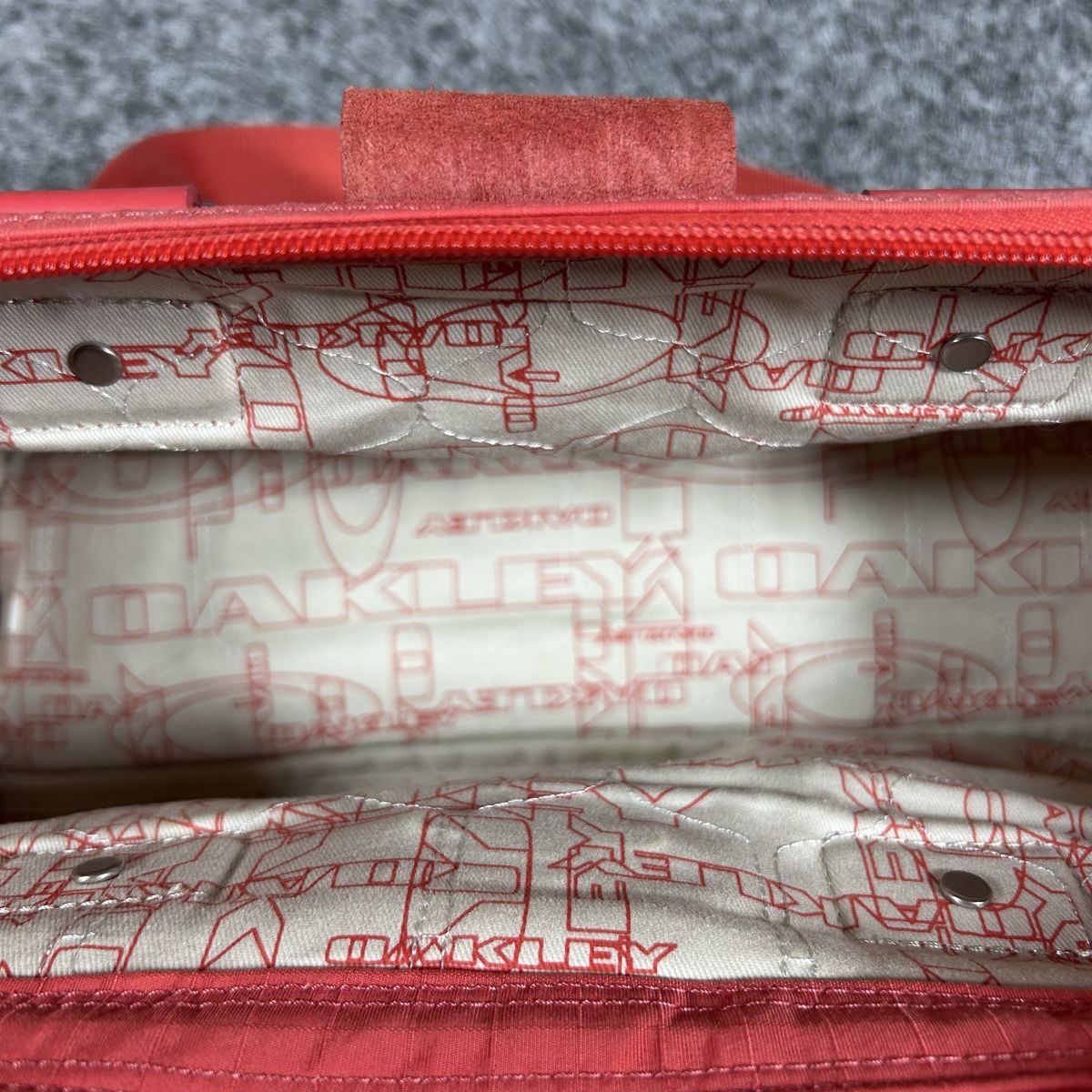 Oakley Sacs femmes: Handbag Oakley pink  – Neuf (Voir description) à La Sagne NE par Matlasape 2