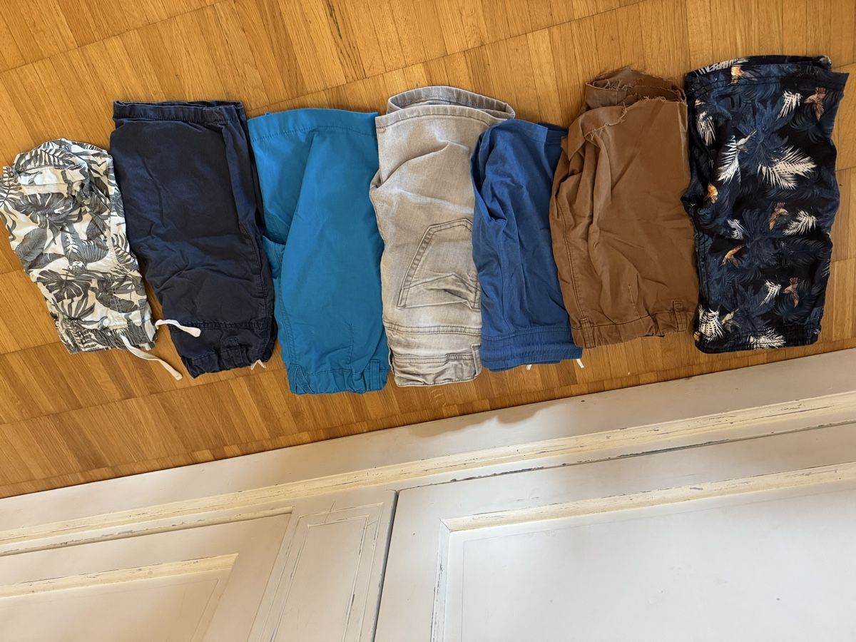 Lotti & Set di vestiti: Kurze Hosen 100-116 – Usato da Stäfa venduto da Quality22