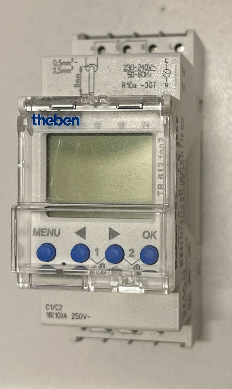 Interruttori: Theben TR 612 top2 Zeitschaltuhr – Usato da Lodrino venduto da Stema