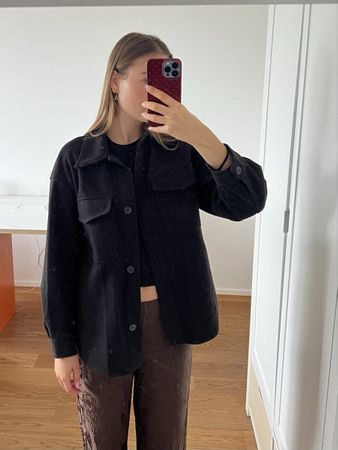 schwarze Übergangsjacke