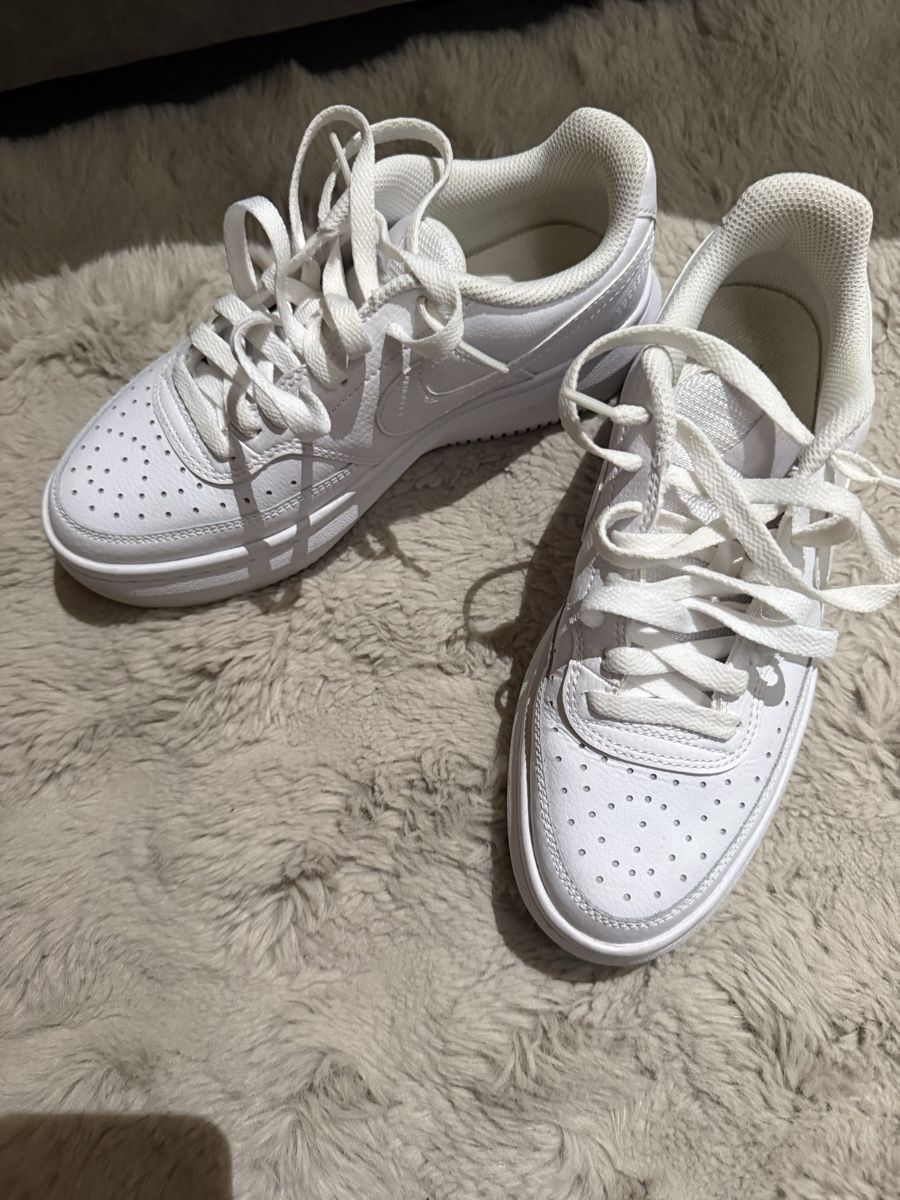 Chaussures femmes: Nike – D'occasion à St-Pierre-Clages par loc_8vtz 2