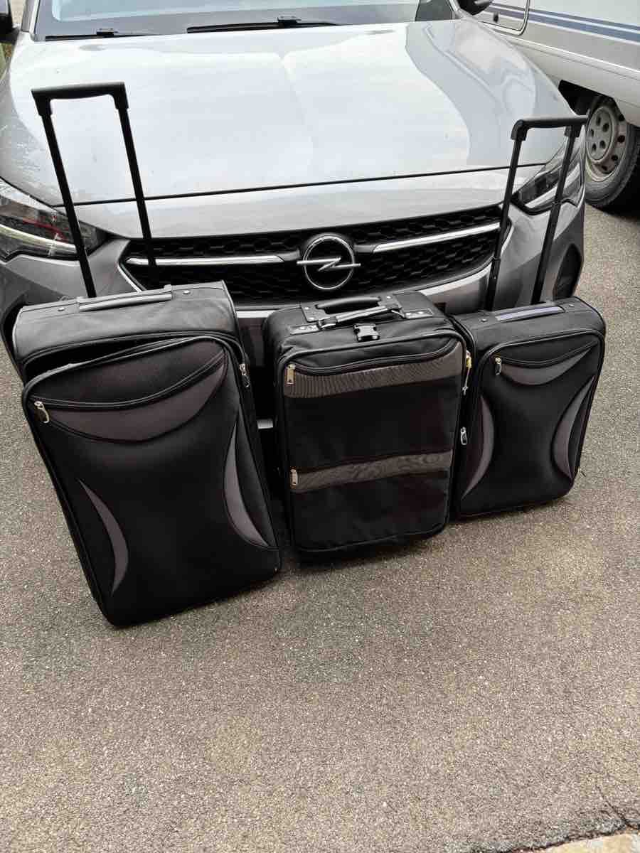 Valigie: Trolley Suitcase Black Acceptable Condition – Usato da Dietlikon venduto da sdarli2003 3