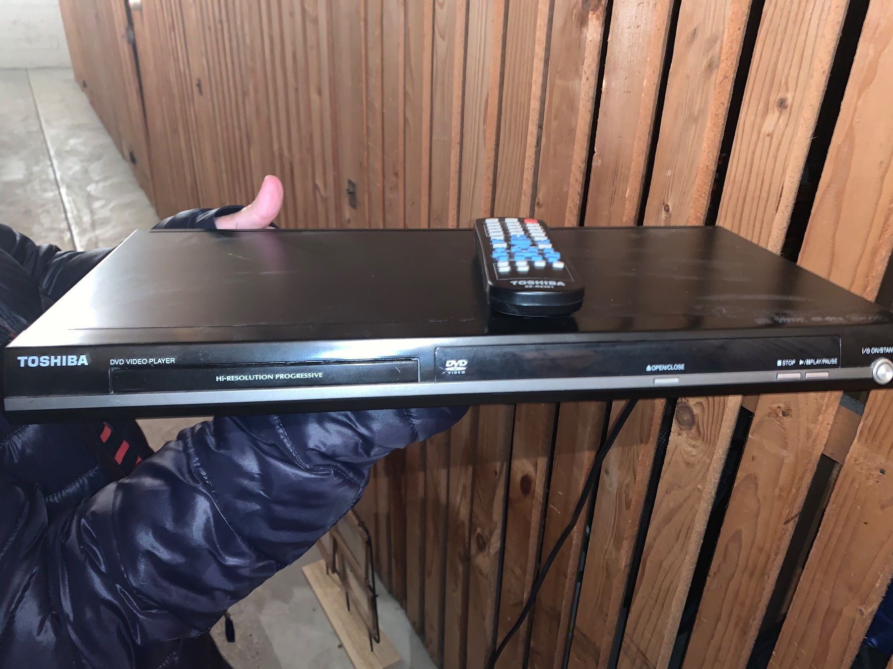 Toshiba Multimediaplayer & Streamer: Lecteur dvd Toshiba – Defekt aus Montreux von Iza_81199