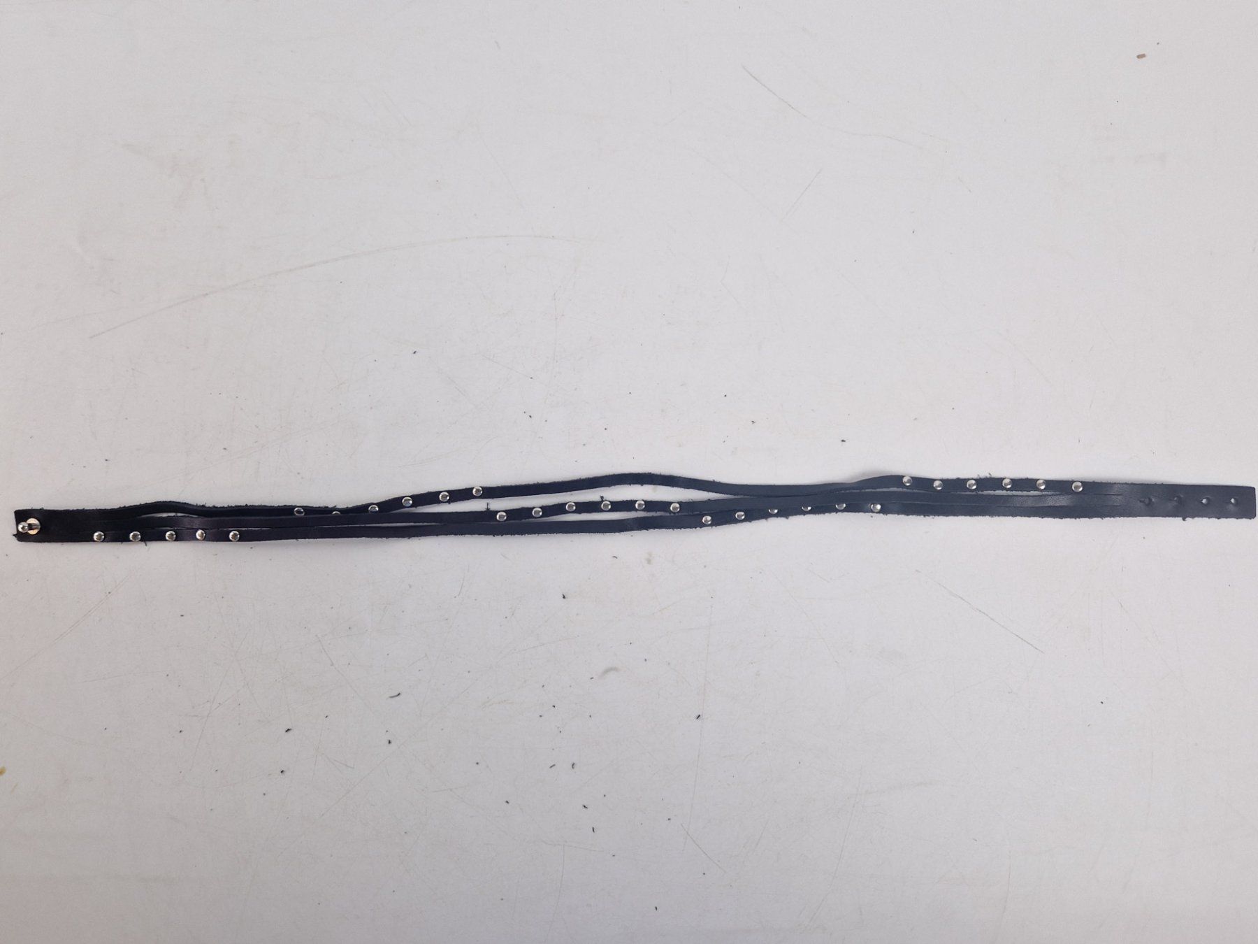 Bracciali & Braccialetti: Schwarzes Armband mit silberfarbenem Dekor – Usato da Muhen venduto da Restwert_Muhen 2