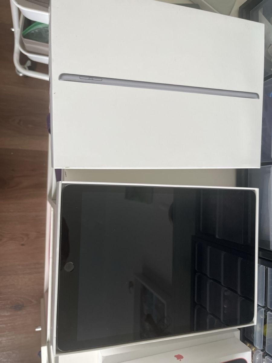 Tablet PC: Ipad (9.Generation) 64GB – Gebraucht aus glis von Bagface 2
