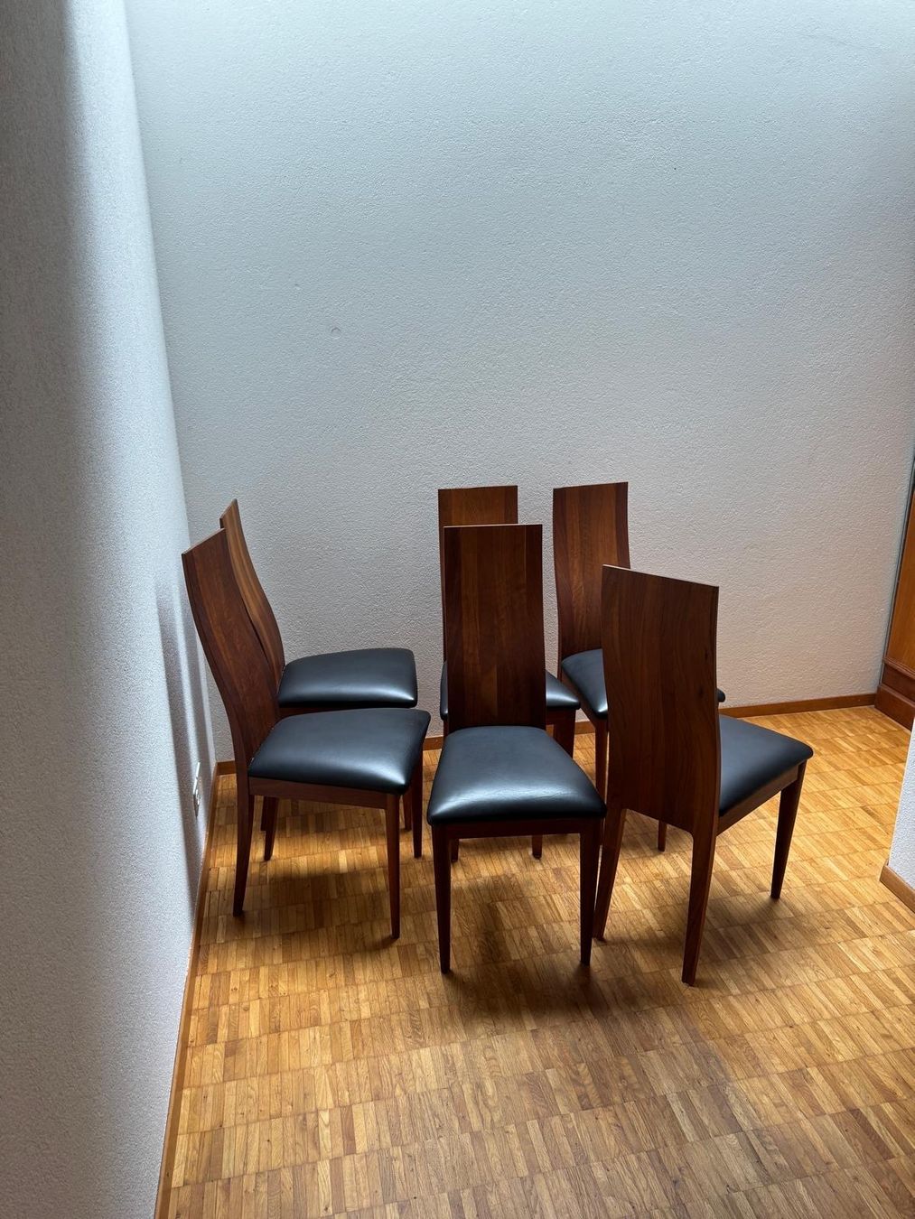 Set de table et chaises: Nussbaum Esstisch mit 6 Stühlen – D'occasion à Uerikon par Flimppi 2