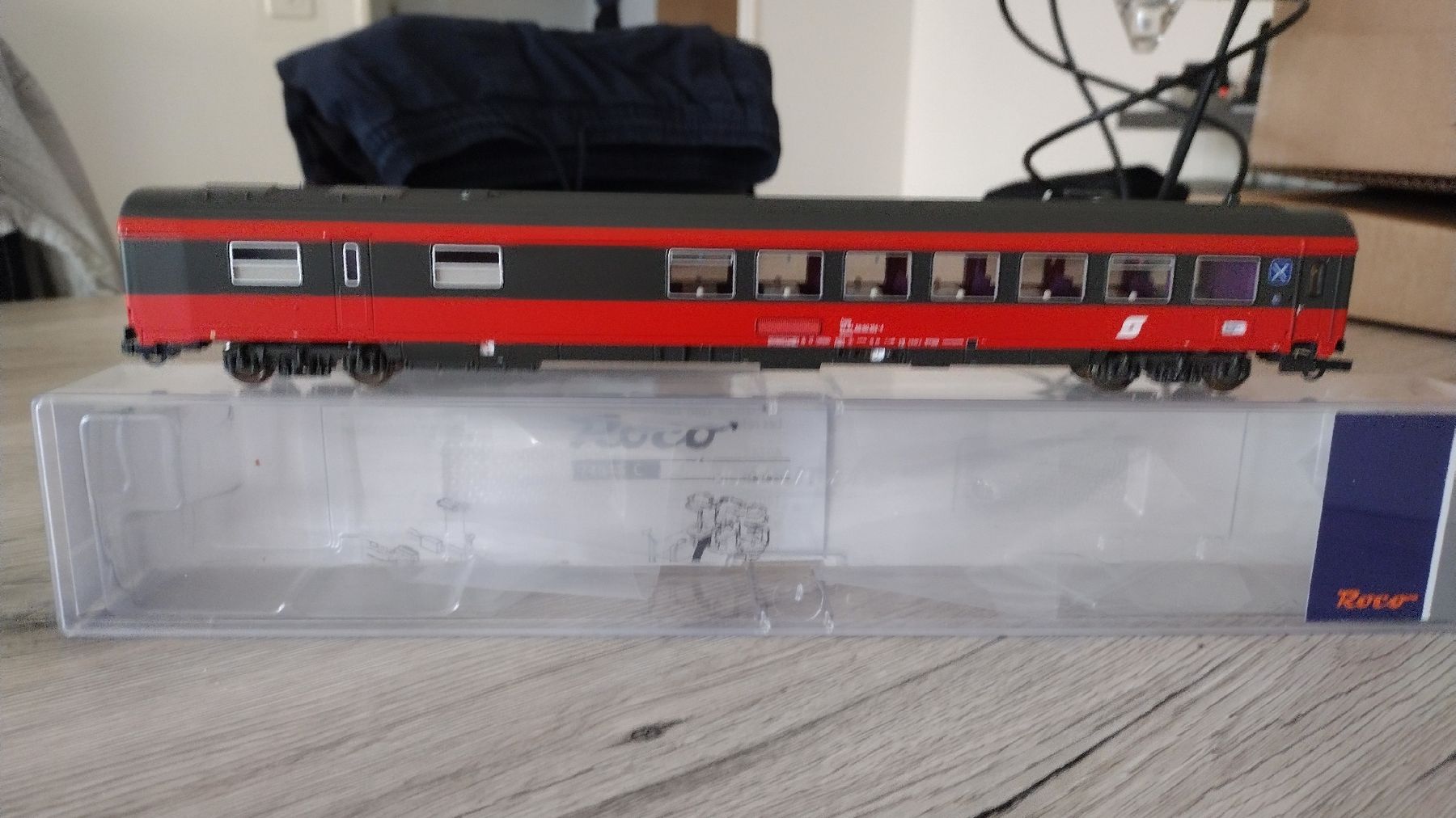 Roco Modellini di ferrovie: Voiture restaurant OBB – Nuovo e nell'imballaggio originale da Vevey venduto da tgv3