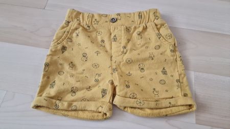 Hübsche senffarbige shorts gr62