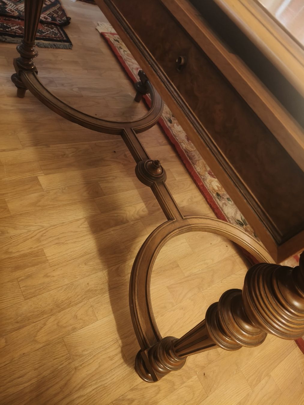 Tables: Antiker tisch mit2 Schublade – D'occasion à Zwingen par inf_2blh 5