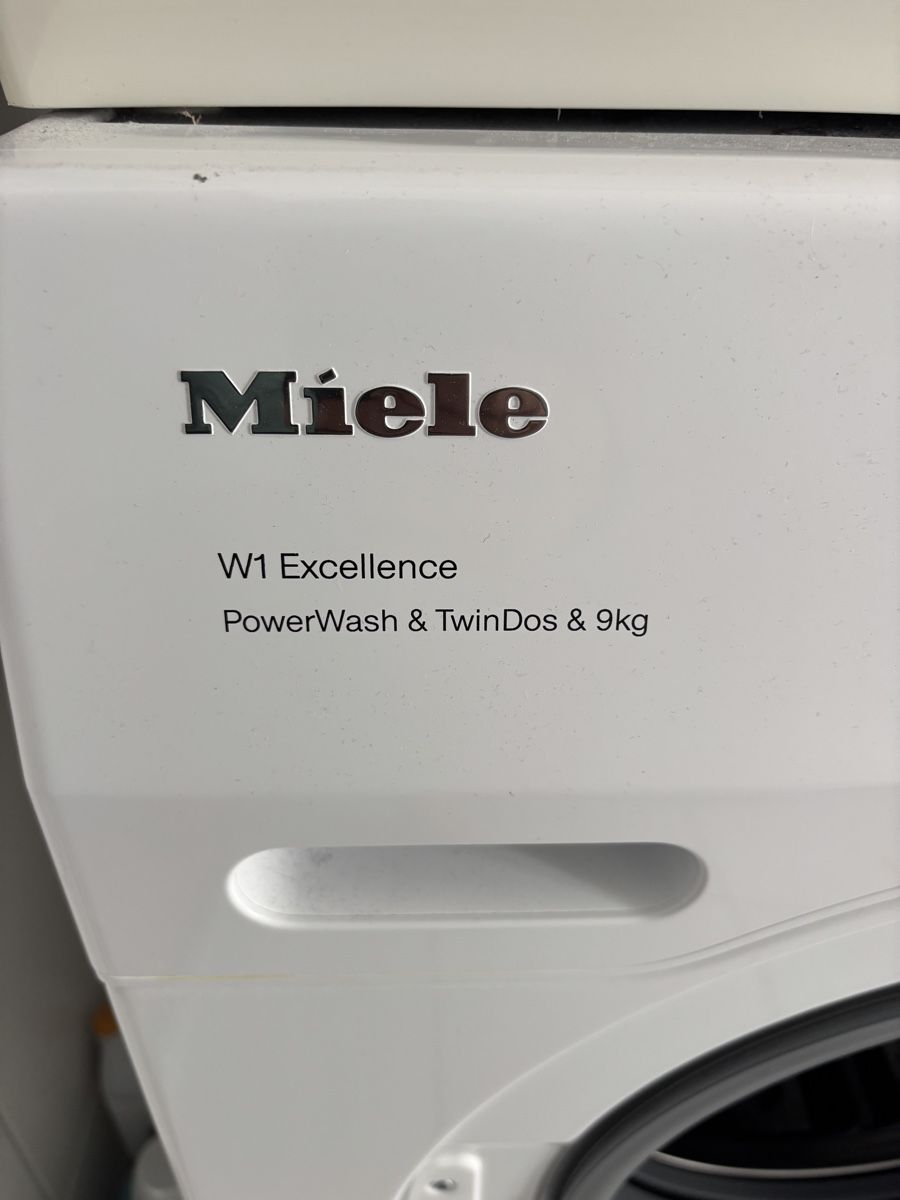 Miele Lavatrici: Miele W1 Excellence 9kg Waschmaschine – Usato da Cham venduto da Schneemaa82 1