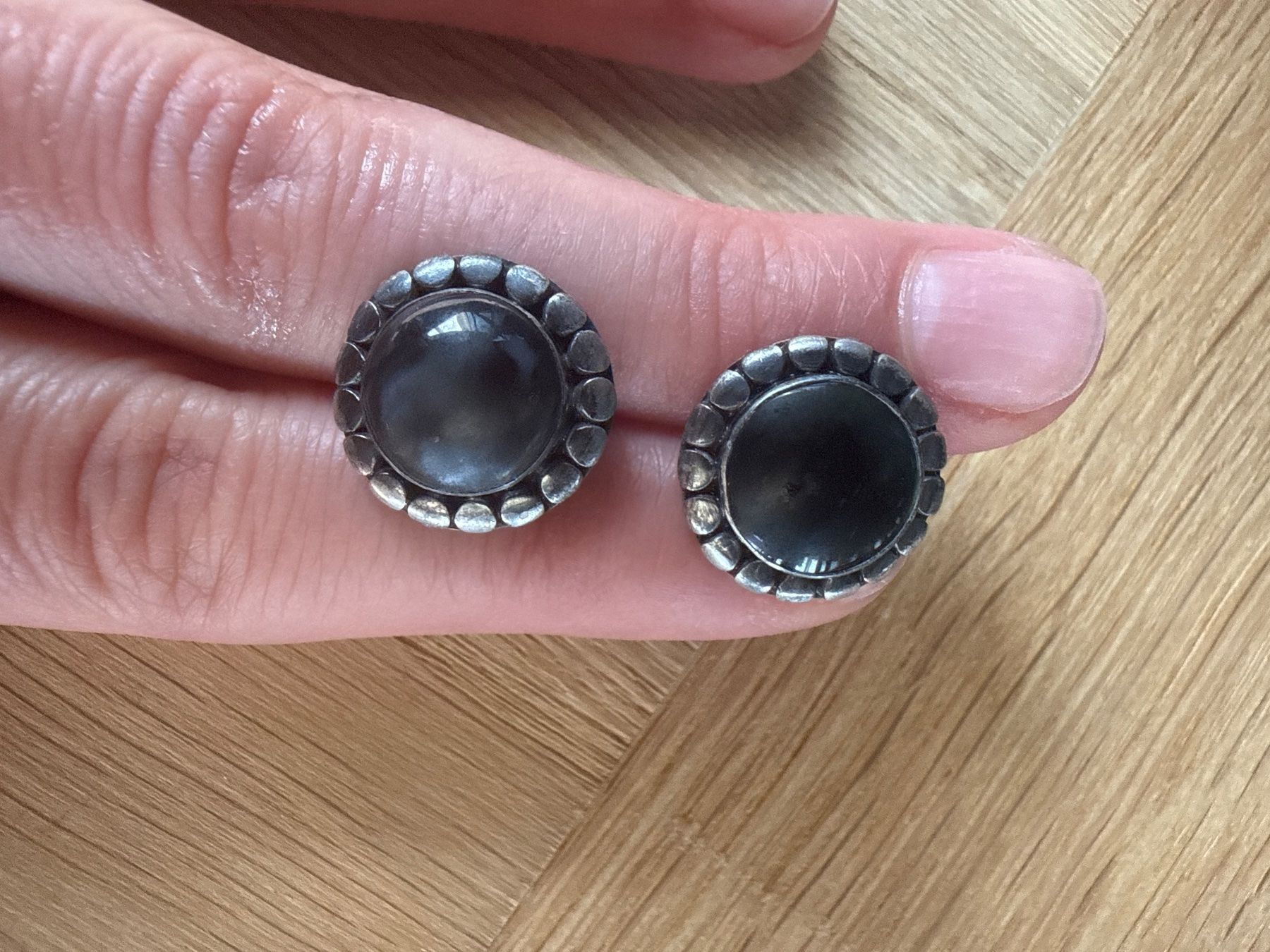 Orecchini pendenti & Orecchini a lobo: Antike Ohrstecker Silber und Perlmutt – Usato da Zürich venduto da AngelaZeh