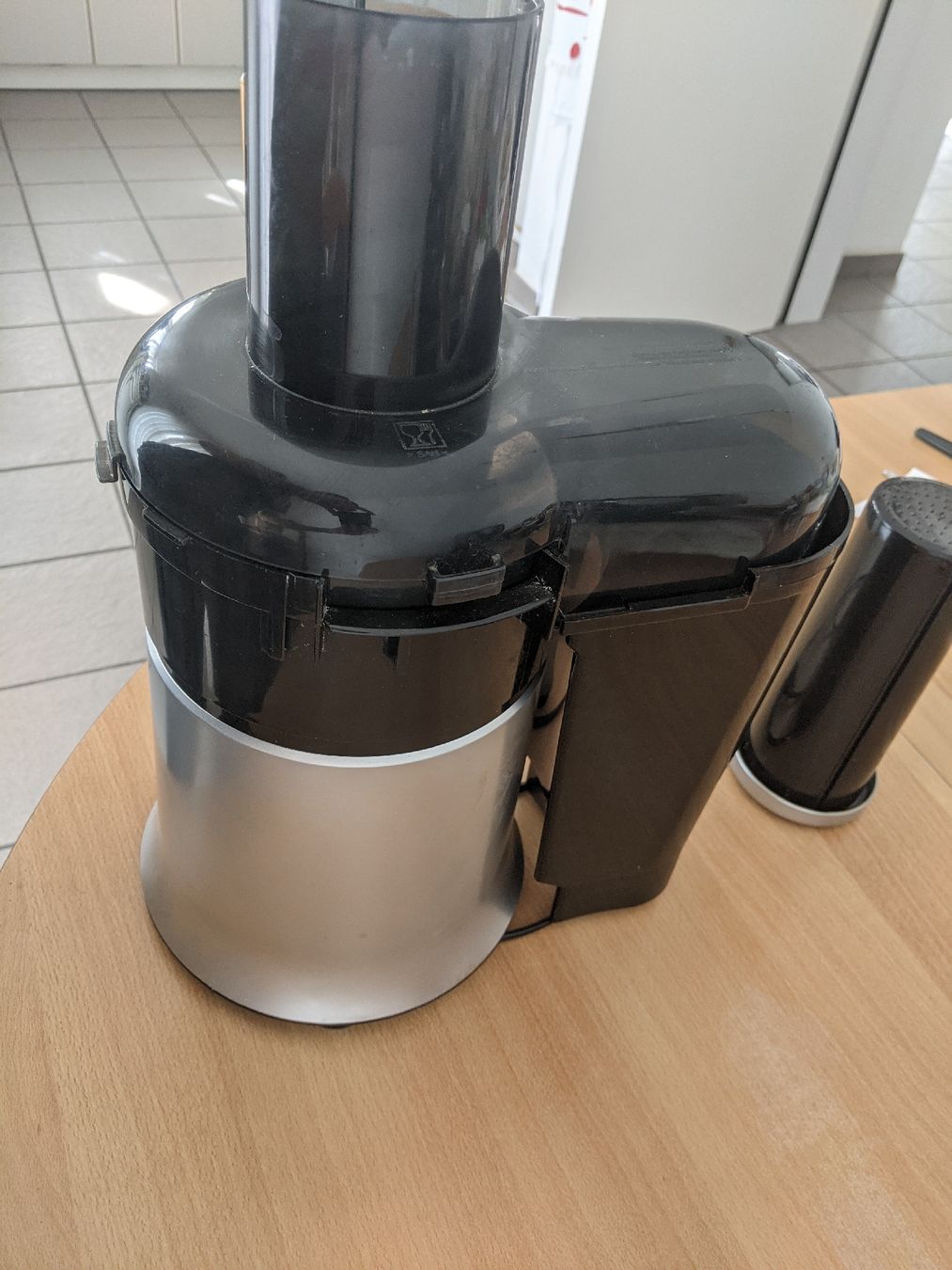 Trisa Elettrodomestici da cucina: Frida Fresh Juice Entsafter Typ 7000 – Usato da Flawil venduto da rcnkr 1