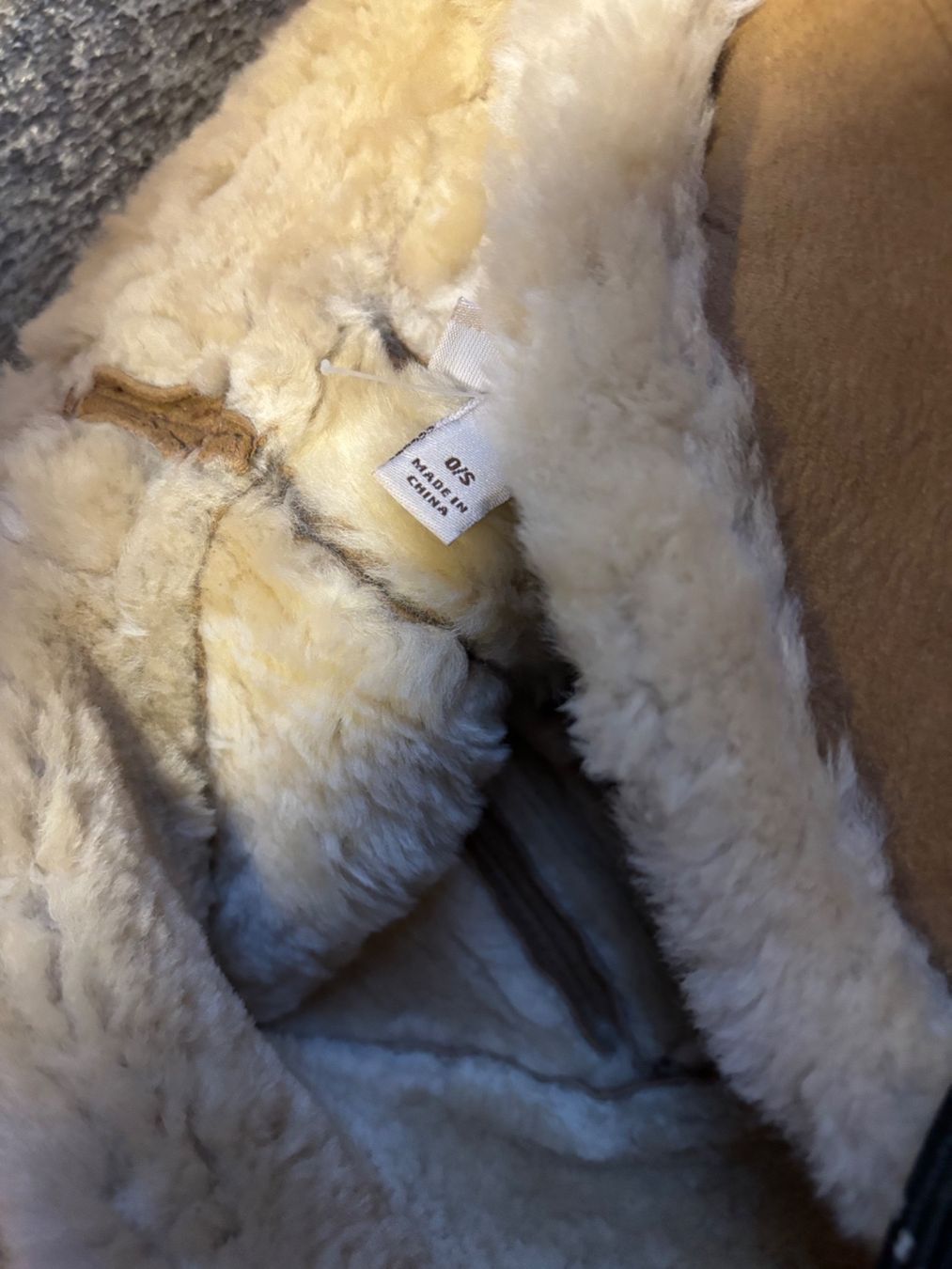 Copricapi, berretti & cappellini: Chapeau UGG Taille unique – Nuovo e nell'imballaggio originale da Orbe venduto da D-stockFactory-Orbe 2