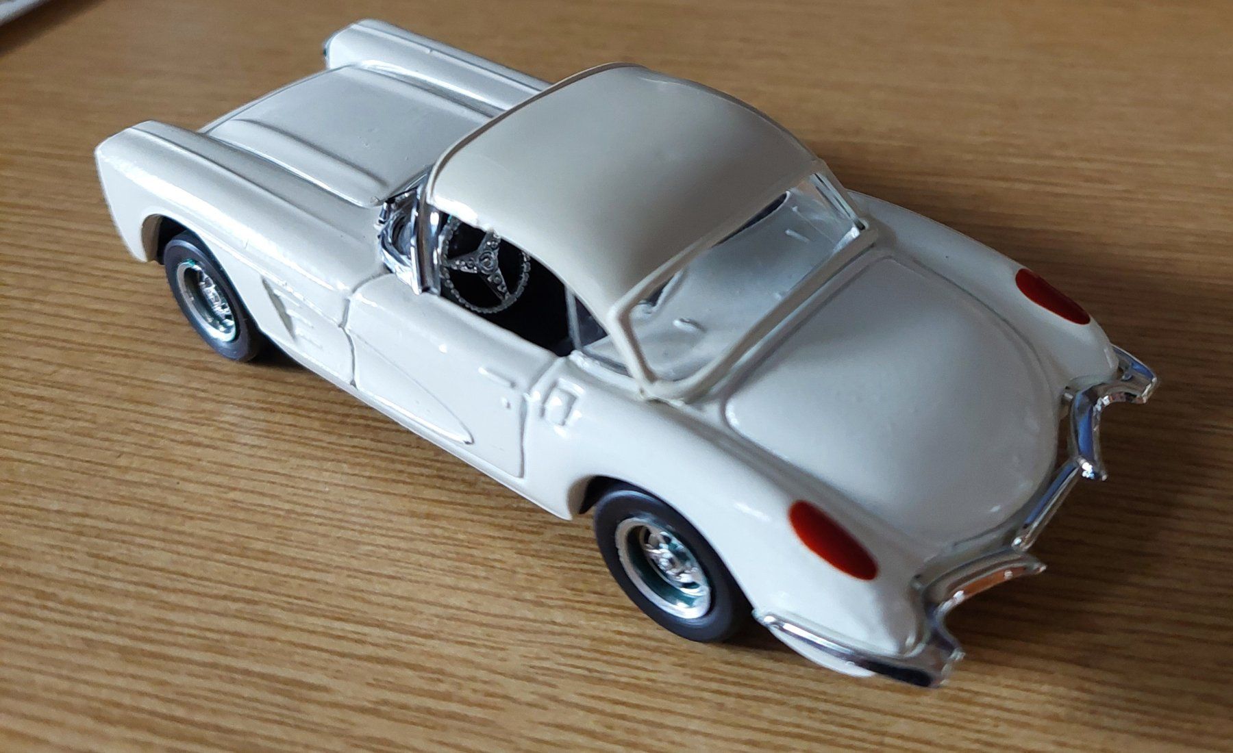 Chevrolet Voitures modèles: Chevrolet Corvette 60 Modelauto weiss , stand in Vitrine – Neuf (Voir description) à Veltheim AG par fredy_richner 2