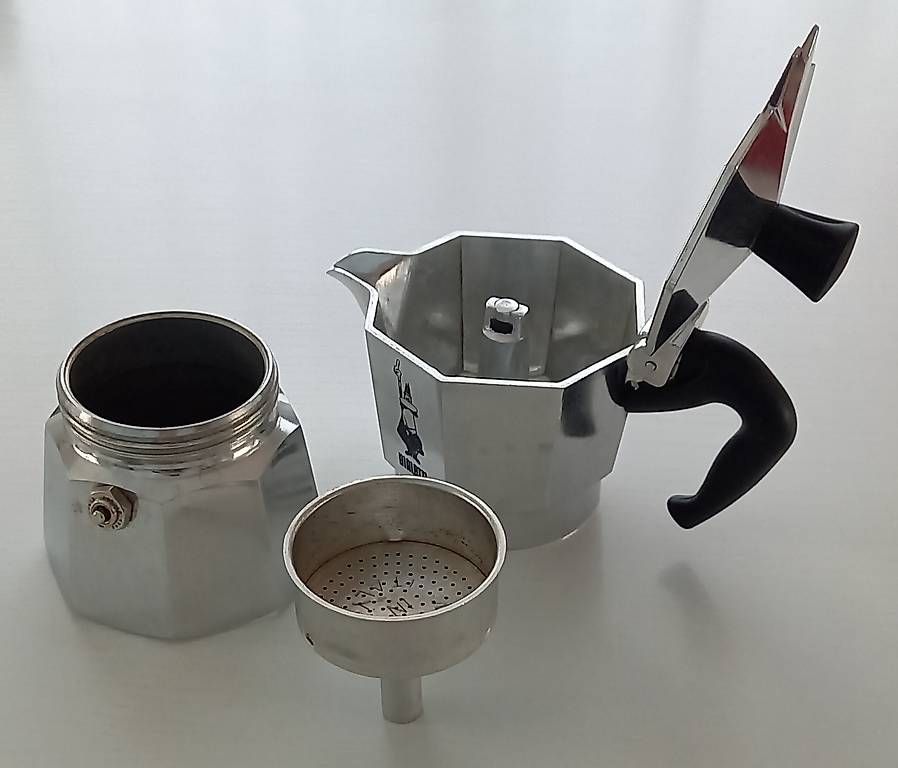 Bialetti Kaffeemaschinen & Espressomaschinen: Bialetti Moka Express (2 Tassen) – Gebraucht aus Bazenheid von fat_s6fk 1