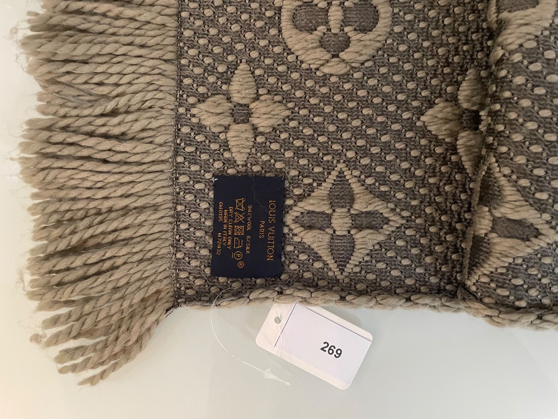 Louis Vuitton Foulard & Sciarpe: Louis Vuitton Schal Logomania - Nr. 269 – Usato da Hittnau venduto da LuxAndMore 4