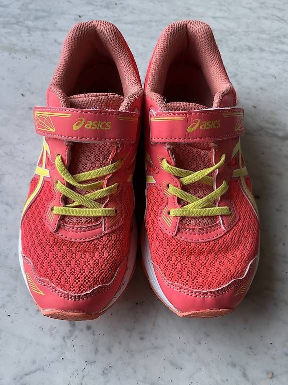 Chaussures garçon: Asics Hallenschuhe 33,5 – D'occasion à Collonge-Bellerive par luc_5tbc