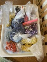 Bastelperlen Set sortiert in Boxen und Beuteln gebraucht