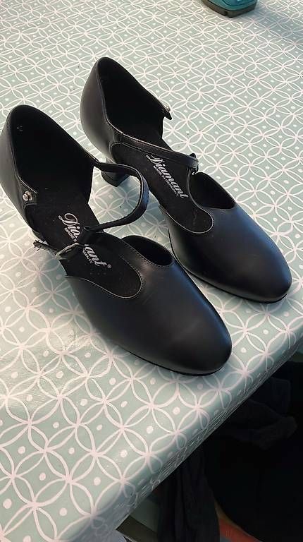 Chaussures femmes: Tanzschuhe Damen Gr. 5.5 – D'occasion à Pratteln par Bafi