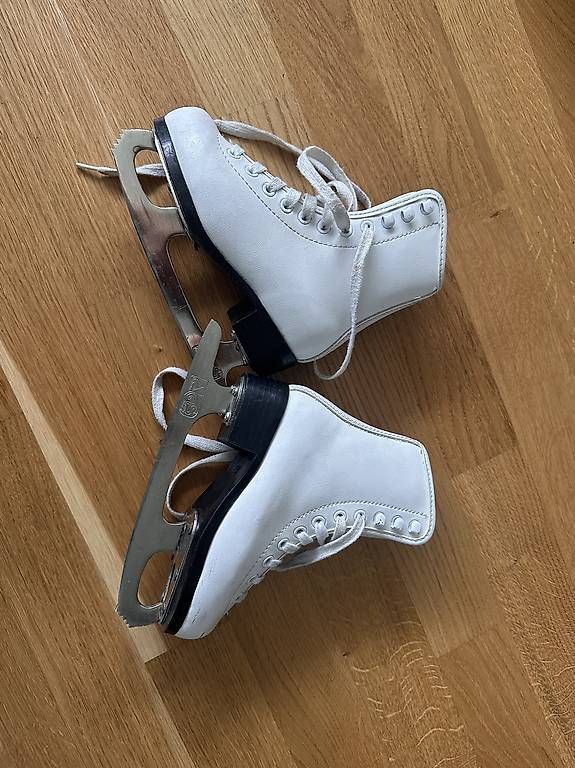Patins à glace: Schlittschuhe 28 – D'occasion à Bern par Salamander86