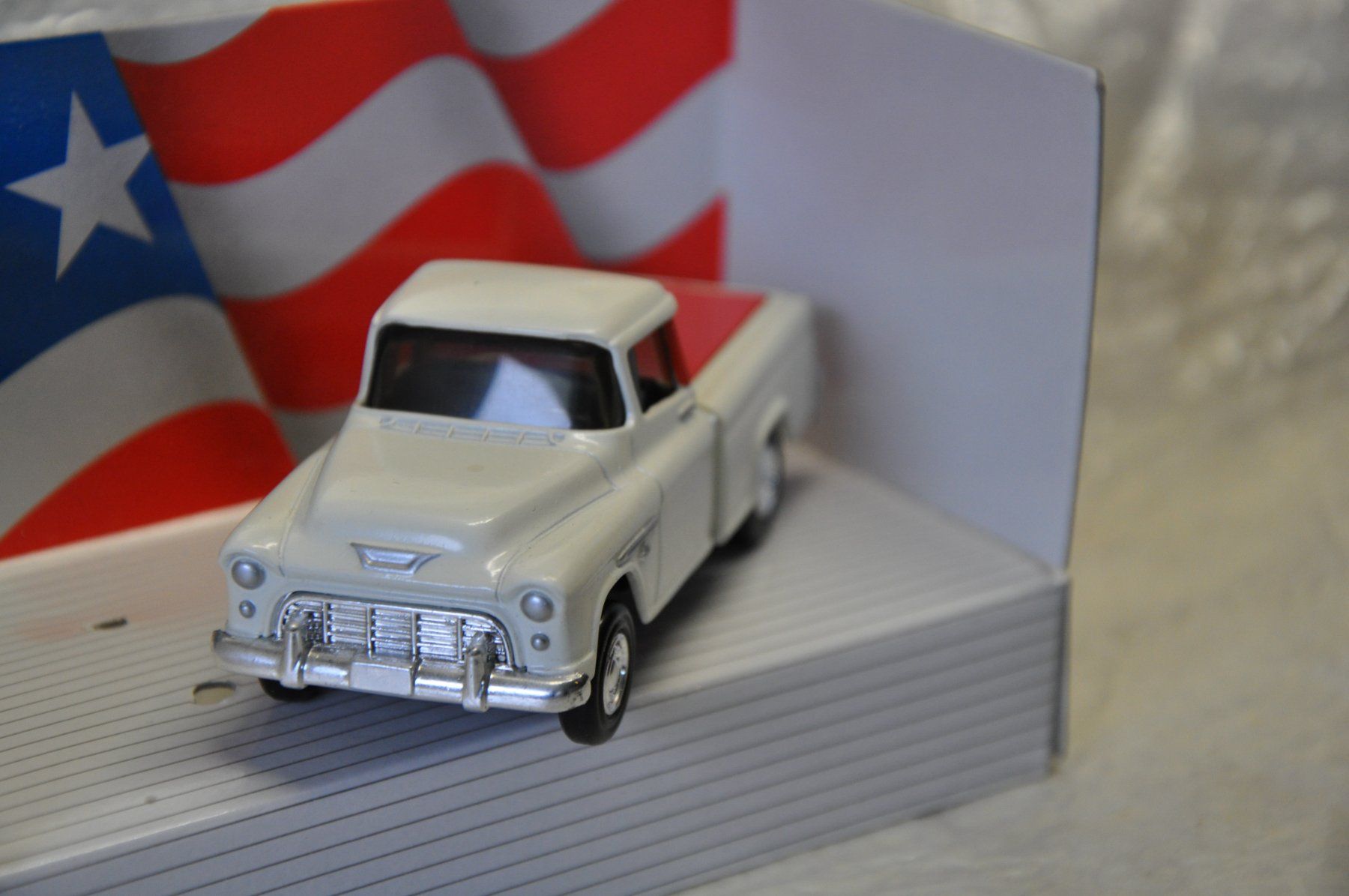 AMT/ERTL Modellini d'auto: Chevrolet Cameo Pickup – Nuovo e nell'imballaggio originale da Ebnat-Kappel venduto da Aallerlei 2