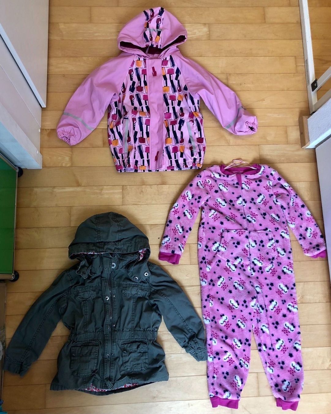 Lotti & Set di vestiti: XXL Kleiderpaket Mädchen Gr.98/104 – Usato da Oensingen venduto da dorian07 4
