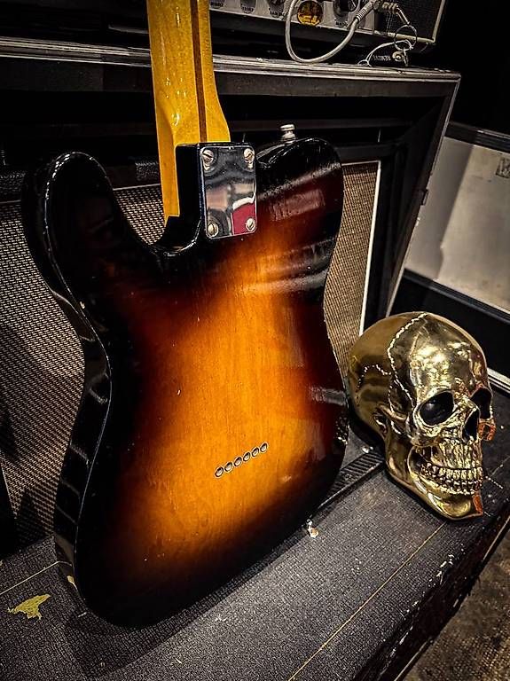 Fender Strumenti musicali: Fender Custom Shop 52 MOD telecaster 2016 – Usato da Montreux venduto da Alligator-AMPS 1