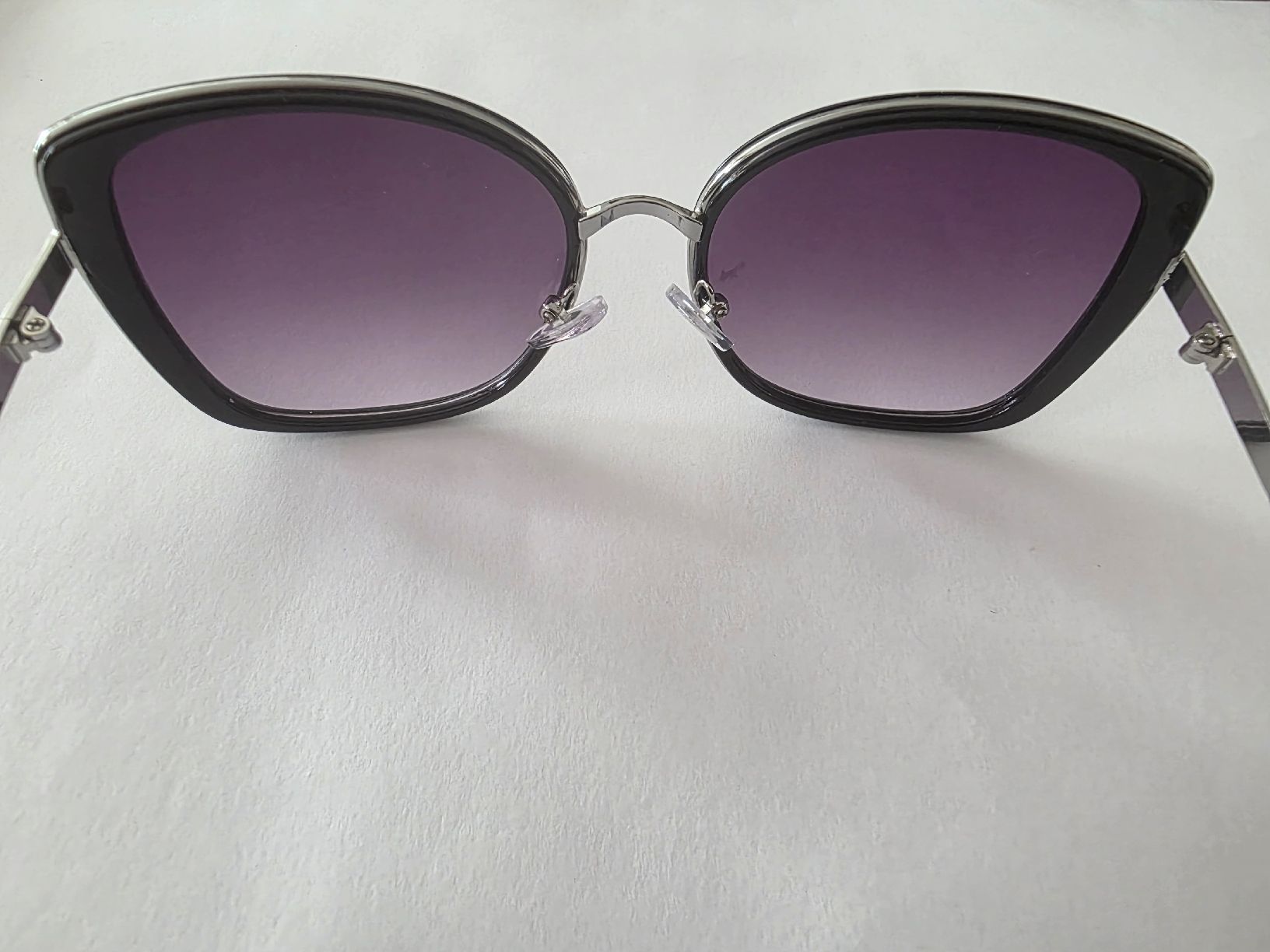 Occhiali & Lenti: Elegante Sonnenbrille mit Strass-Details – Usato da Horw venduto da Zedy01 4