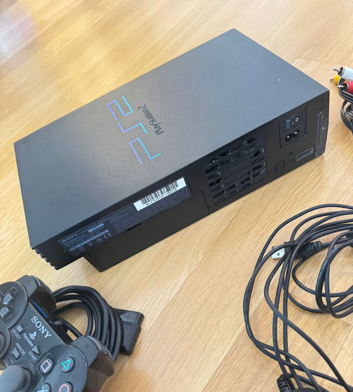 Sony Konsolen: Playstation 2 (PS2) mit Buzz! Buzzer-Controller – Gebraucht aus Herisau von Seyashop_2 5