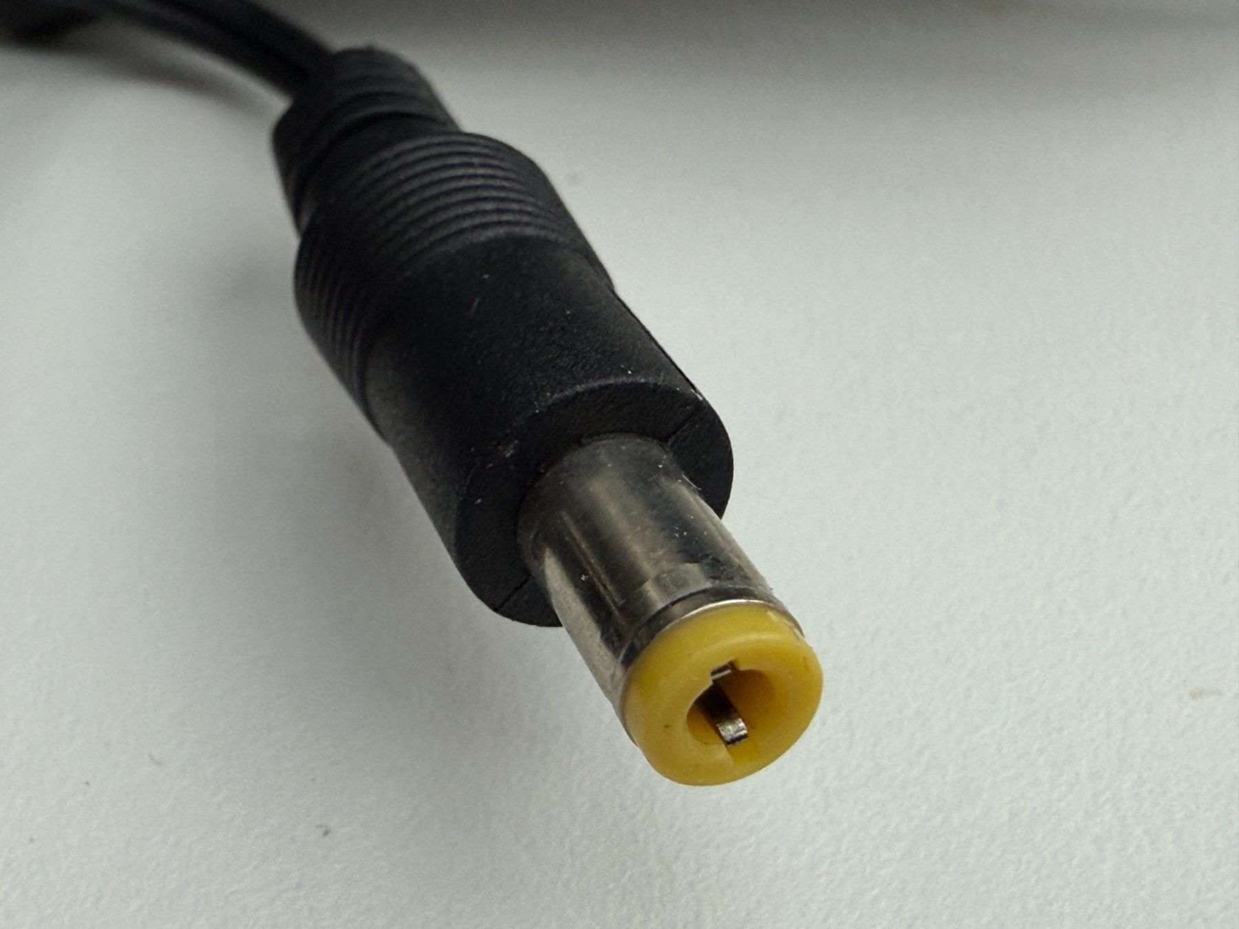 Caricabatterie: Steckernetzteil 230 Volt auf Hohlstecker, 12V, 2A, Fabrikneu – Nuovo e nell'imballaggio originale da Unterengstringen venduto da Tnovus 4