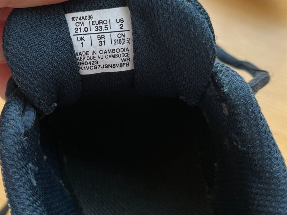 Scarpe per ragazzi: ASICS Kinder-Hallenschuh – Usato da St. Gallen venduto da macgyverSG 2