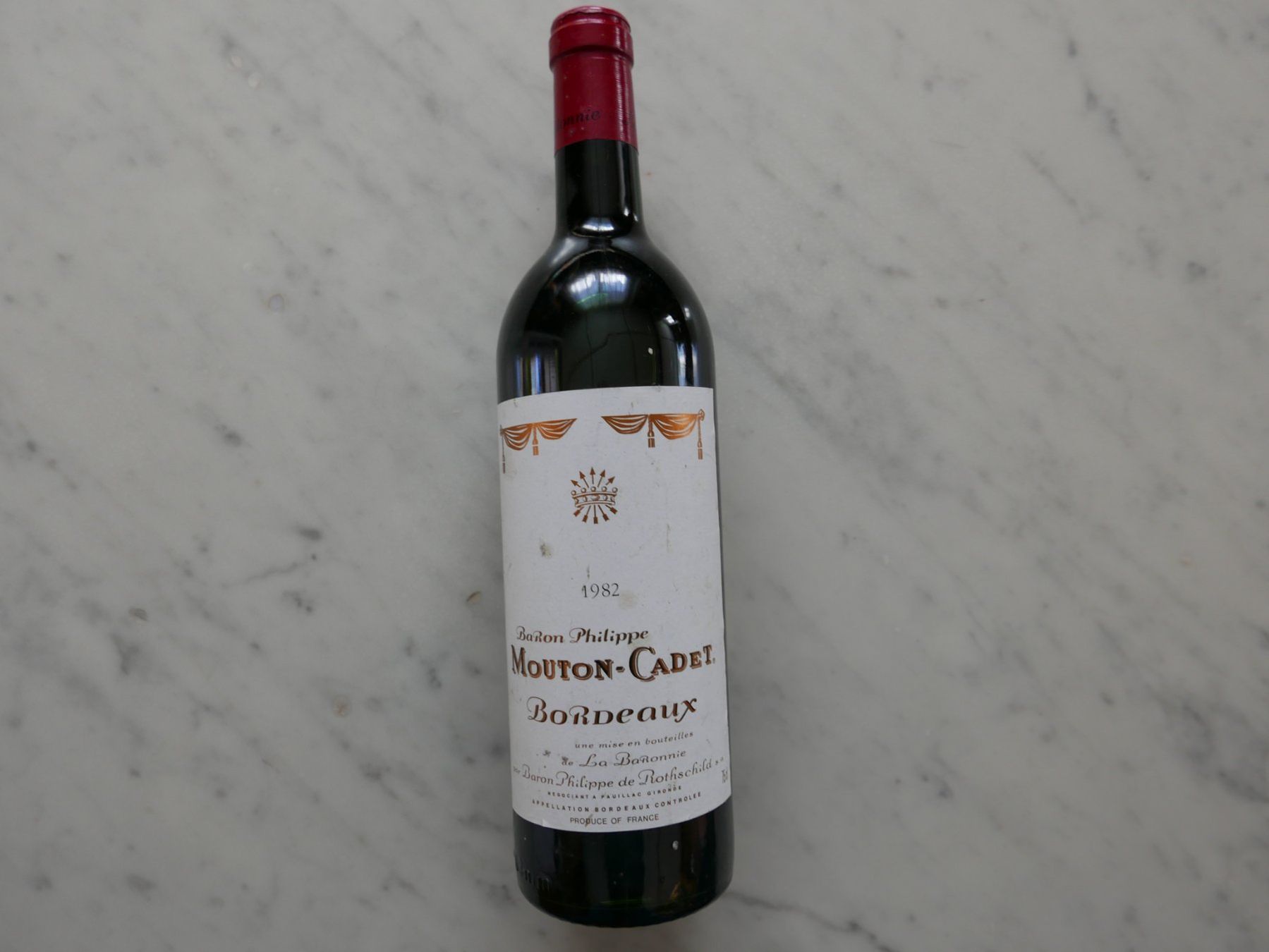Mouton Rothschild Vino: Mouton - Cadet Bordeaux 1982 – Nuovo e nell'imballaggio originale da Rotkreuz venduto da nigal