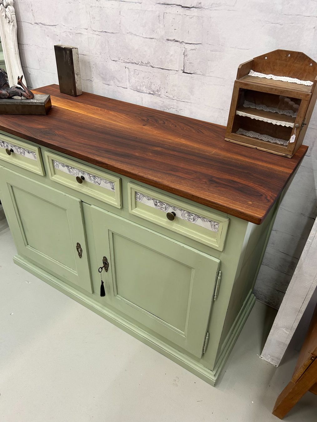 Cassettiere: Kommode Sideboard Anrichte Buffet Nussbaum vintage börnie's – Usato da Gränichen venduto da boernies01 2