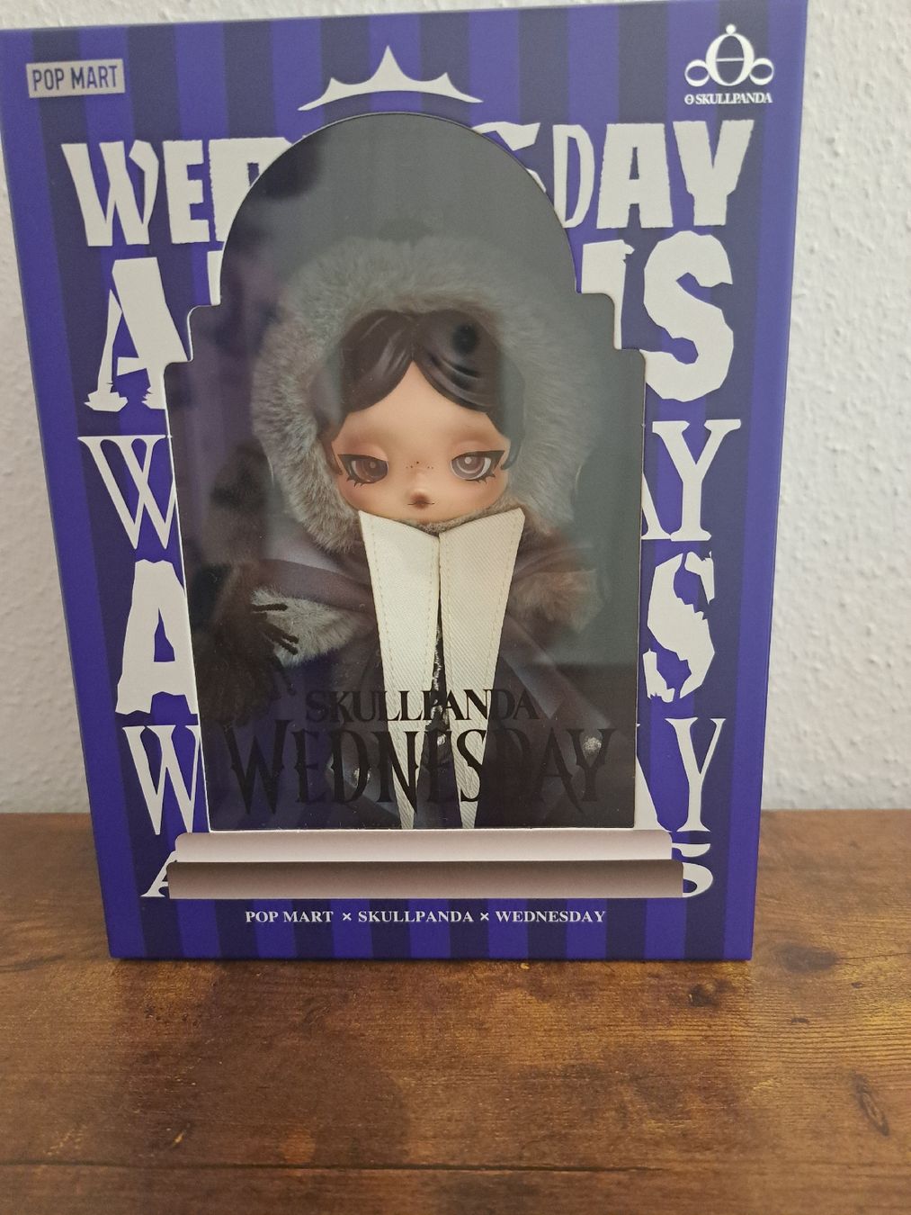 Pop Mart Statuette: Pop Mart x Skullpanda x Wednesday – Nuovo e nell'imballaggio originale da Wil SG venduto da RnBFlavoursDarling