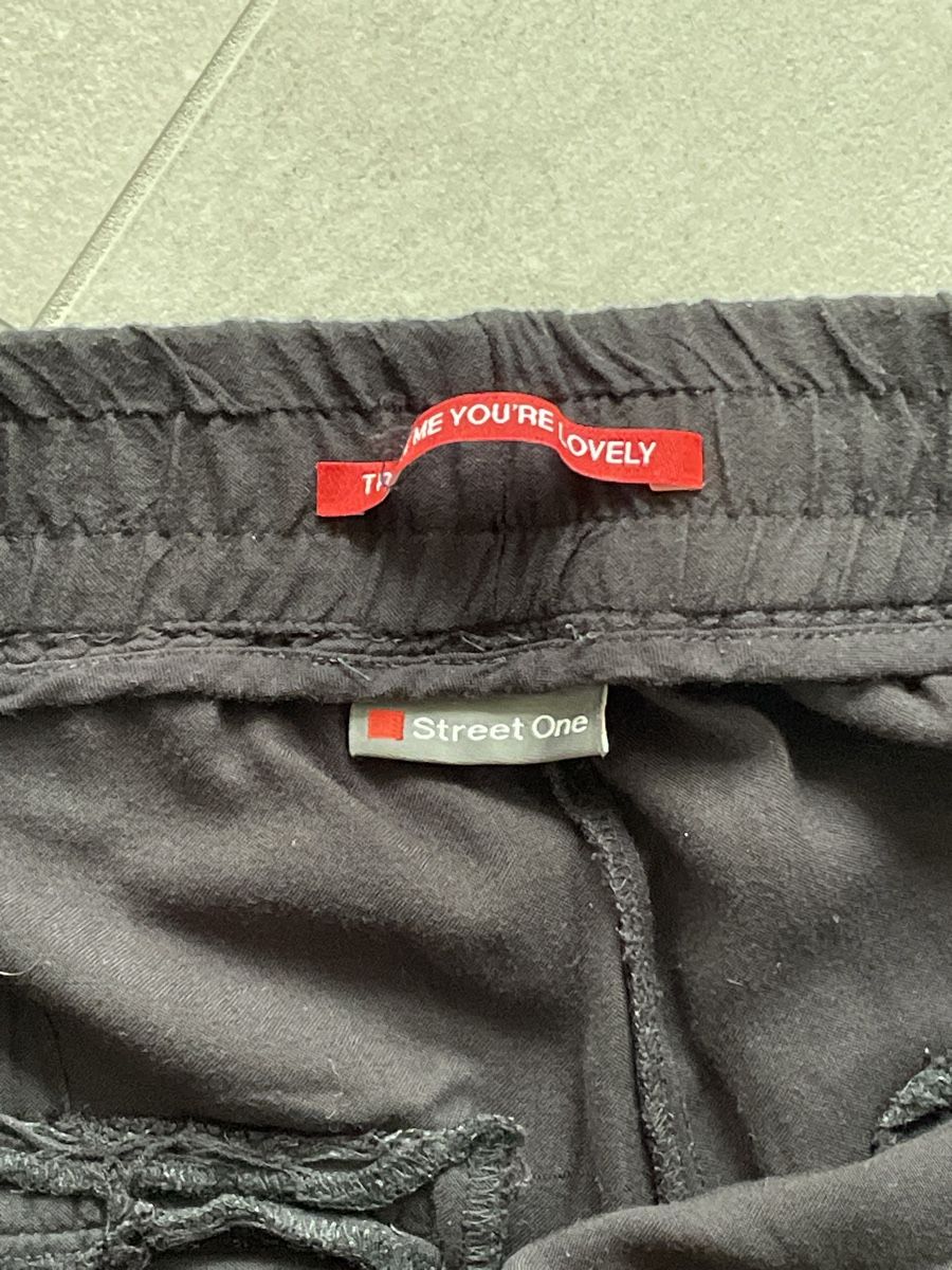 Pantaloni: Damenhose schwarz, Street One, Grösse M – Usato da Adligenswil venduto da Treegarden 2