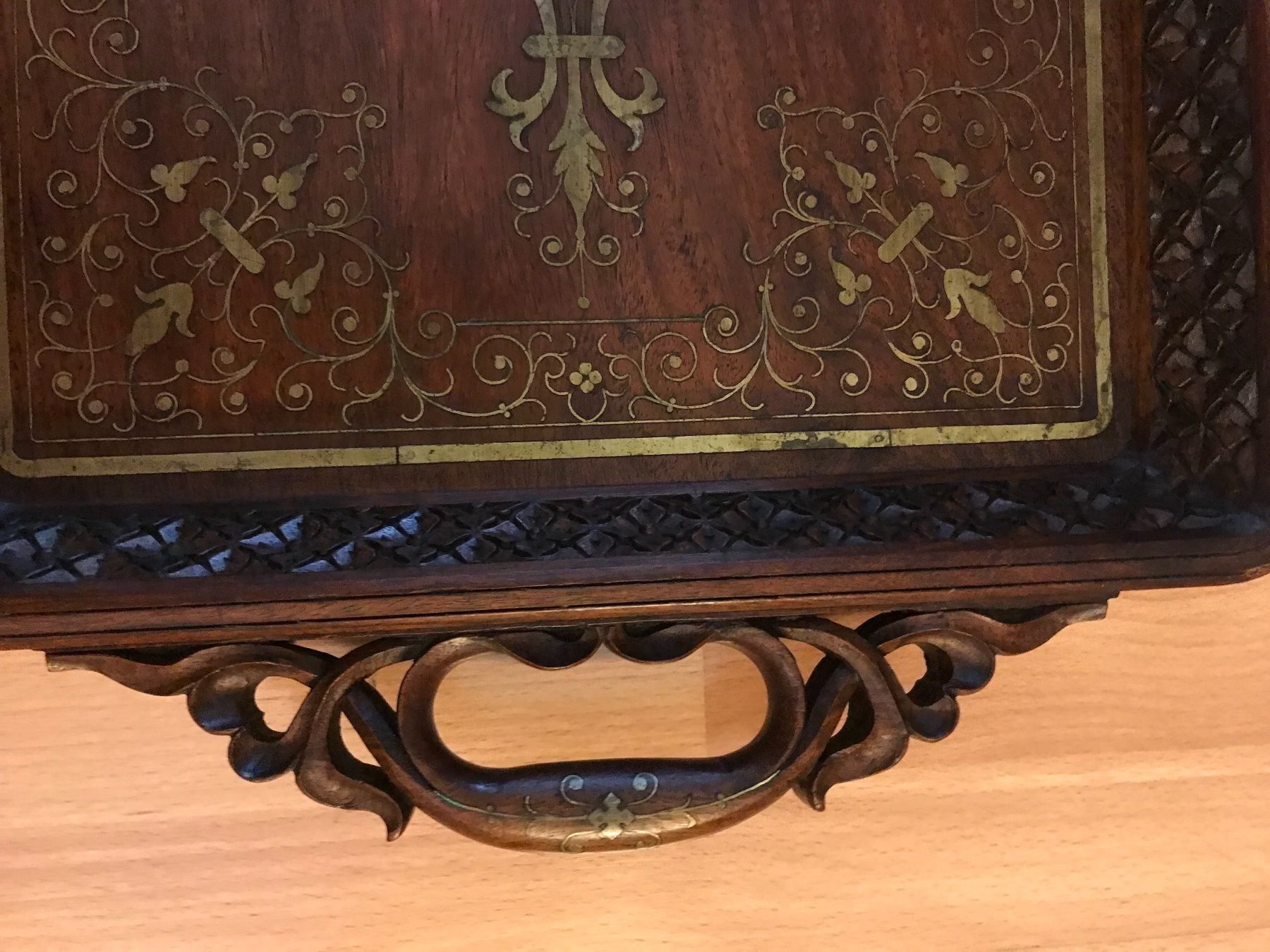 Articoli in legno: Tablett Servierbrett Einlegearbeit – Usato da Ennetmoos venduto da Tabakfrei 2