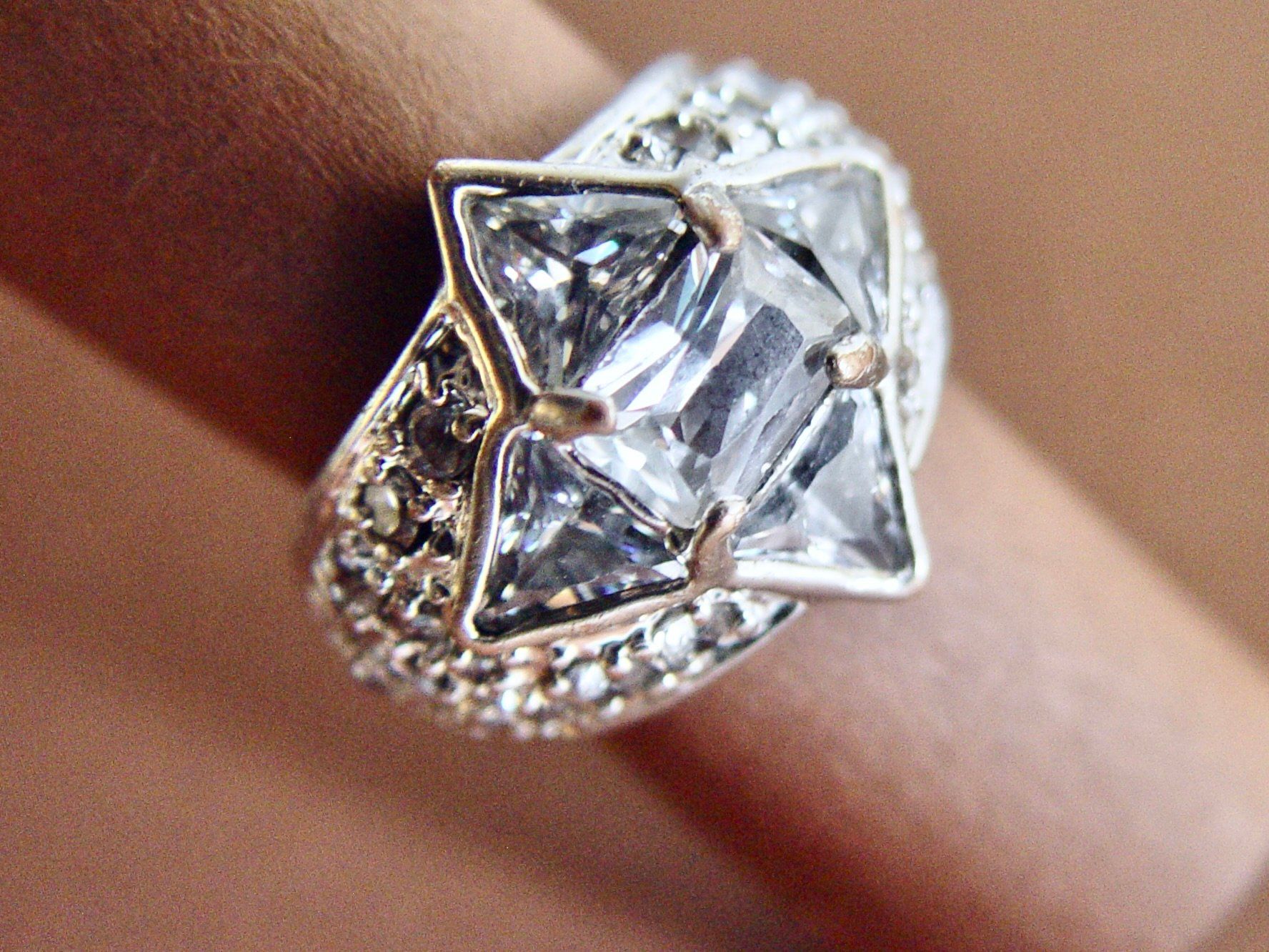 Anelli: Strass Ring – Usato da Henggart venduto da gernli