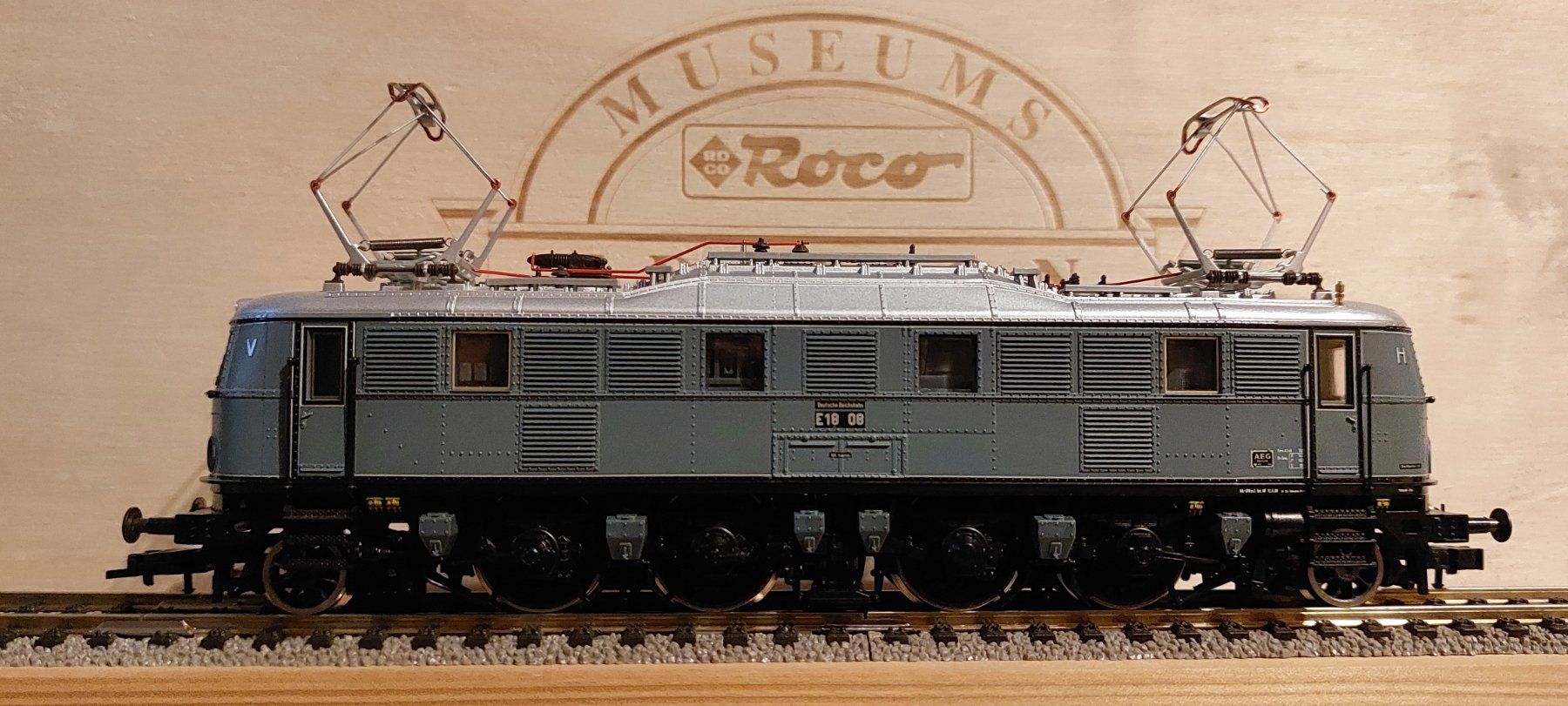 Roco Modellini di ferrovie: Roco 43660 - E-Lok E 18 08 der DR - rare MUSEUMS EDITION! – Nuovo e nell'imballaggio originale da Rotkreuz venduto da MOBAHN-1zu87 1